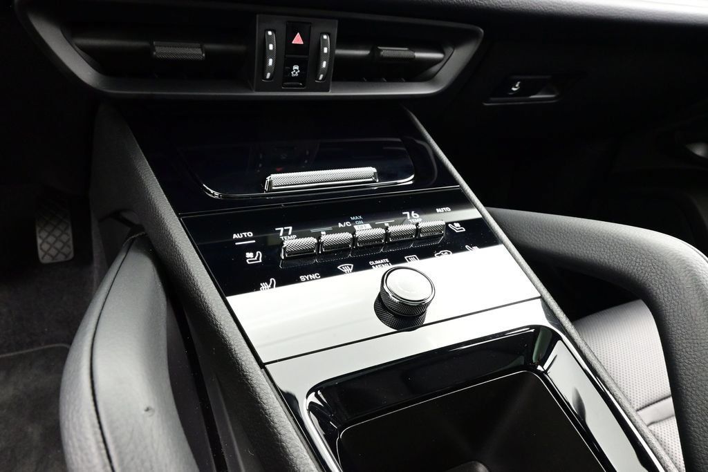 Certified 2024 Porsche Cayenne Coupe AWD/4WD image 11