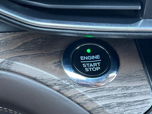 Used 2020 Ford Explorer Platinum w/ Premium Technology Package image 24