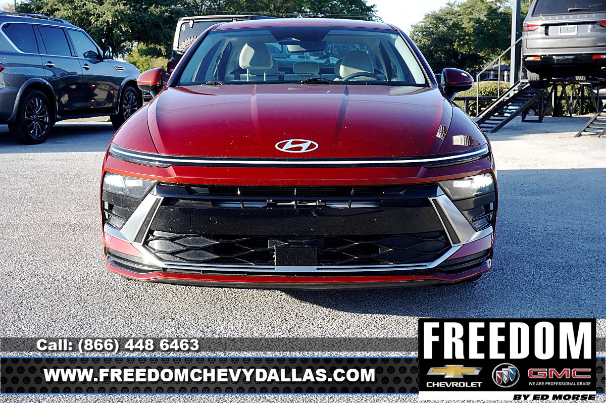 Used 2025 Hyundai Sonata SEL FWD image 2