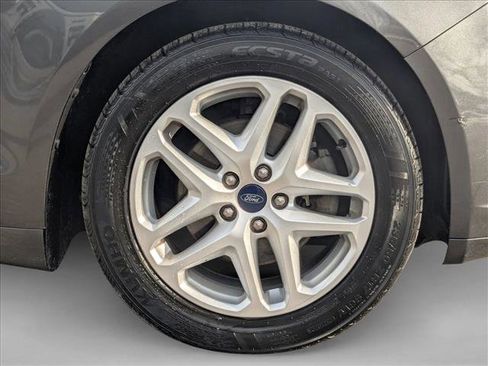 Used 2016 Ford Fusion SE image 26