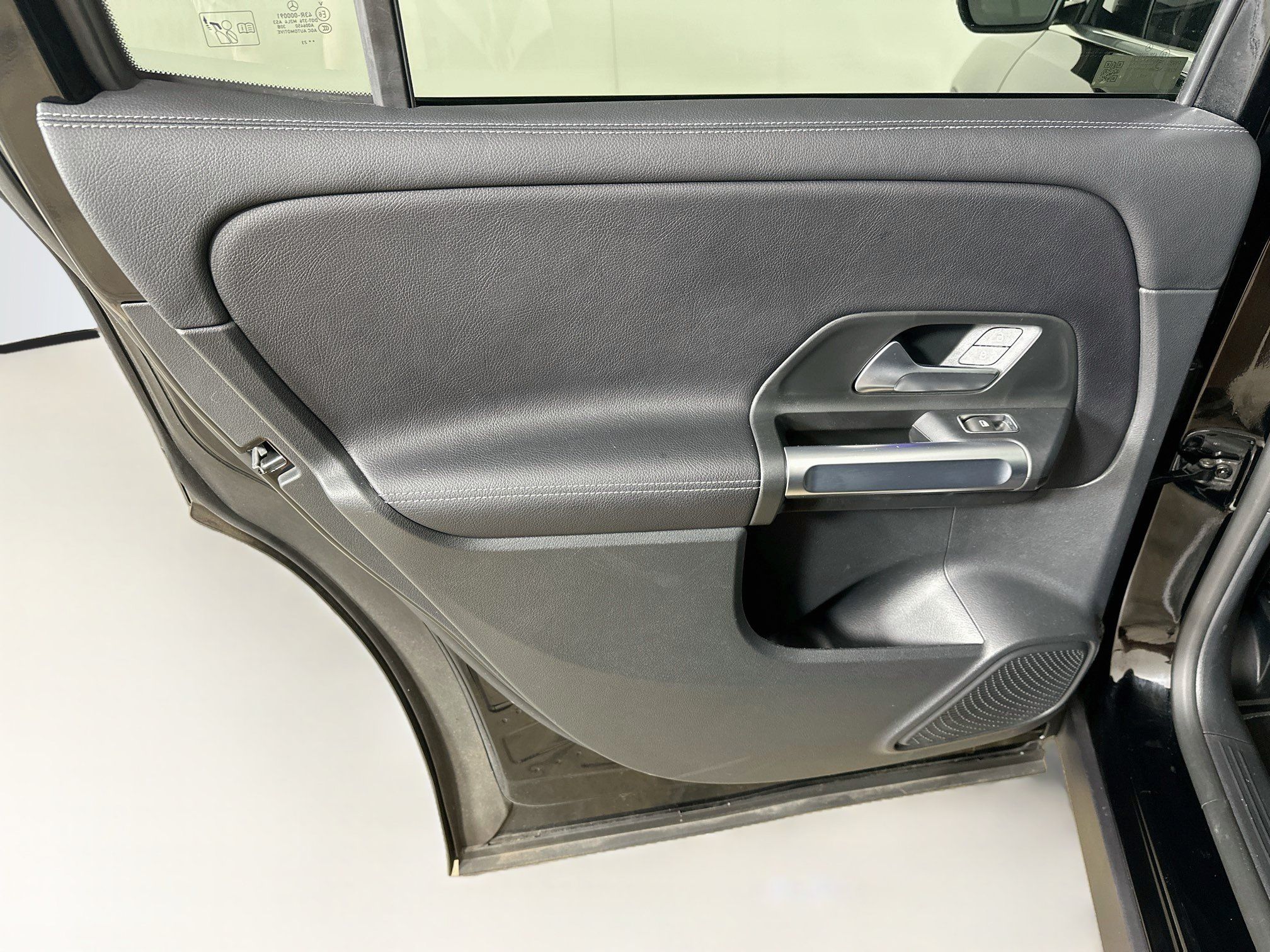 Used 2023 Mercedes-Benz GLB 250 w/ Premium Package image 26