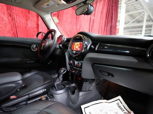 Used 2019 MINI Cooper 2-Door Hardtop FWD image 21