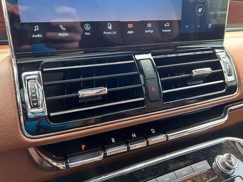 Used 2022 Lincoln Navigator L Reserve AWD/4WD image 32
