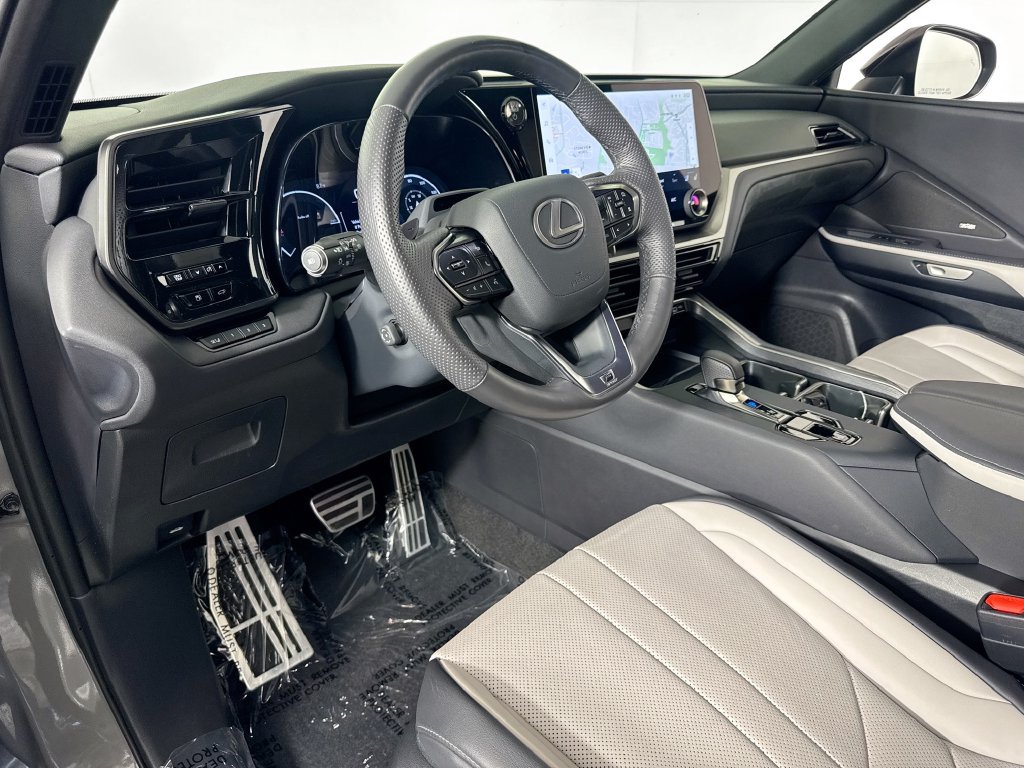 Used 2025 Lexus TX 500h AWD w/ Technology Package image 9