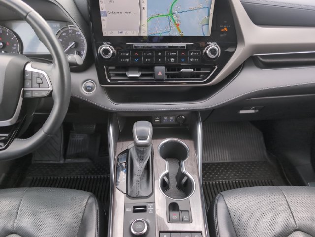 Used 2022 Toyota Highlander Limited AWD/4WD image 25