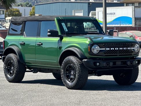 Used 2023 Ford Bronco Wildtrak image 2