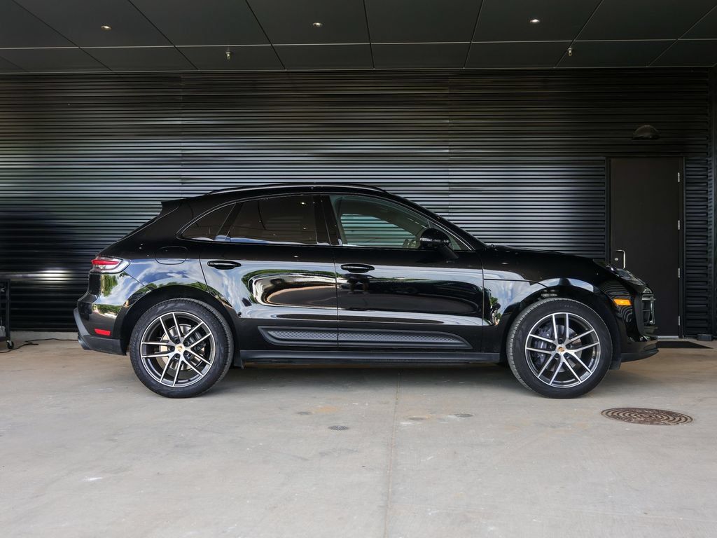 Certified 2026 Porsche Macan AWD/4WD image 8