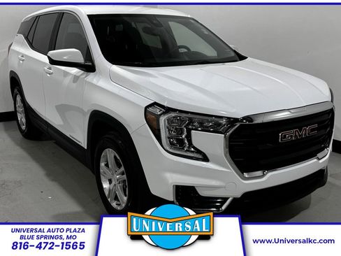 Used 2024 GMC Terrain SLE image 1