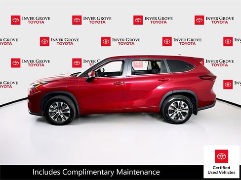 Certified 2025 Toyota Highlander XLE image 9