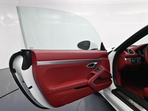 Certified 2025 Porsche 718 Cayman RWD image 14