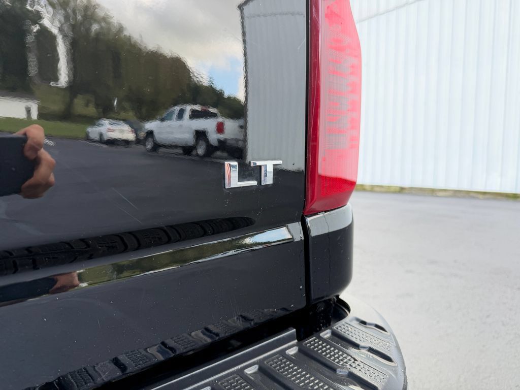 Used 2025 Chevrolet Silverado 2500 LT w/ Convenience Package AWD/4WD image 9