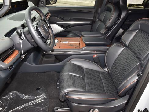 New 2026 Lincoln Navigator Black Label AWD/4WD image 13