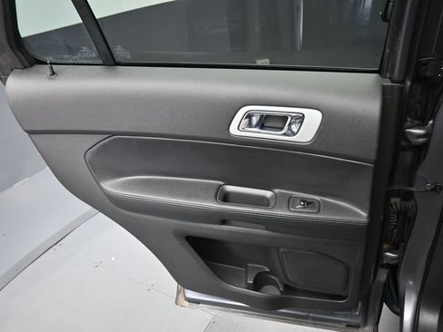 Used 2014 Ford Explorer XLT w/ Equipment Group 202A AWD/4WD image 26