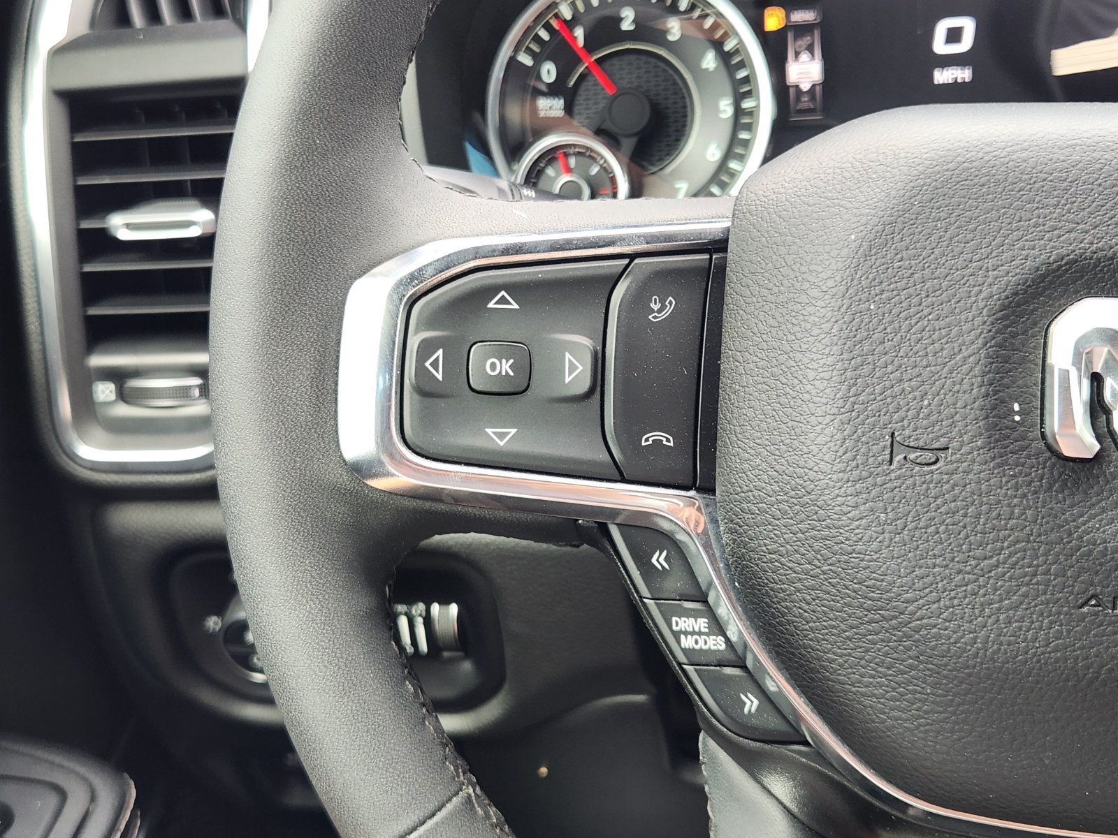 Used 2025 RAM 1500 Laramie w/ Laramie Southwest Edition AWD/4WD image 31