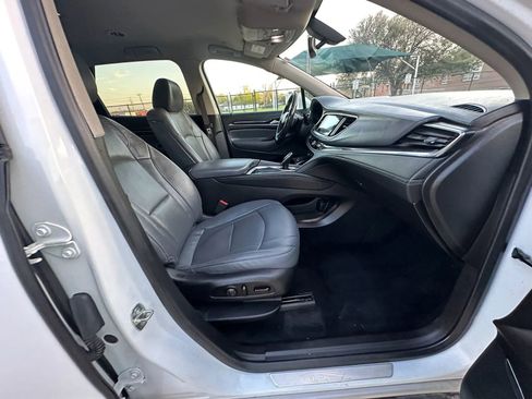 Used 2020 Buick Enclave Essence image 34