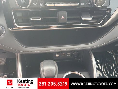 Used 2023 Toyota Highlander L FWD image 18