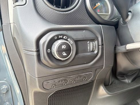 Used 2024 Jeep Gladiator Rubicon w/ Technology Group AWD/4WD image 31