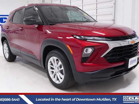 Used 2024 Chevrolet TrailBlazer LS w/ LS Convenience Package FWD image 3