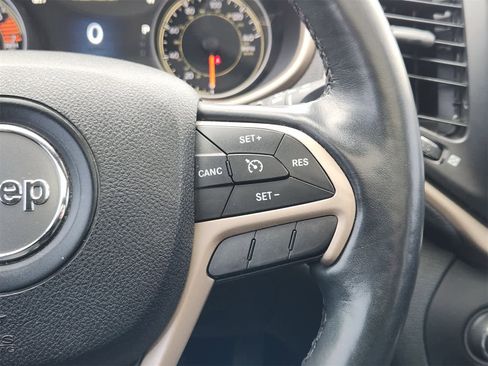 Used 2016 Jeep Cherokee Limited image 28