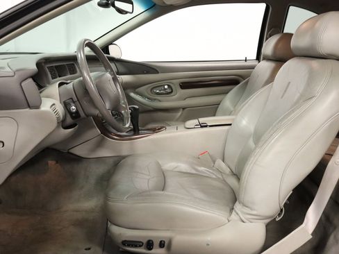 Used 1998 Lincoln Mark VIII image 4