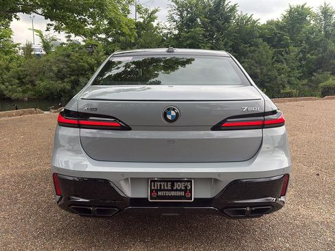 Used 2023 BMW 760i xDrive w/ Executive Package AWD/4WD image 6