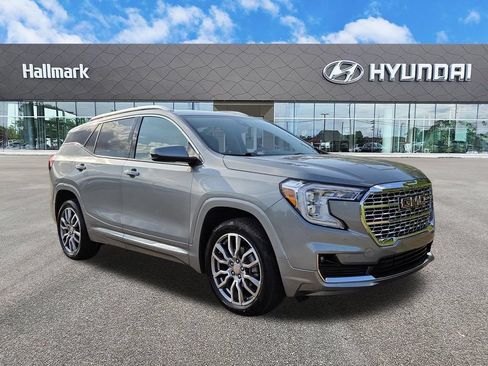 Used 2024 GMC Terrain Denali w/ Denali Premium Package AWD/4WD image 1