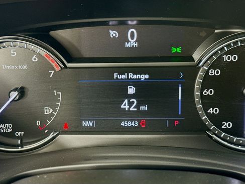 Used 2021 Cadillac XT4 Luxury w/ Cold Weather Package FWD image 12