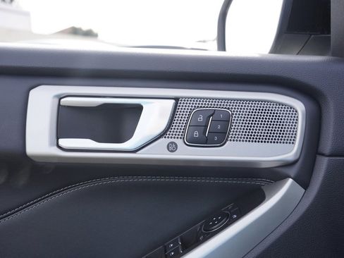 Used 2023 Ford Explorer Limited w/ Equipment Group 301A image 8