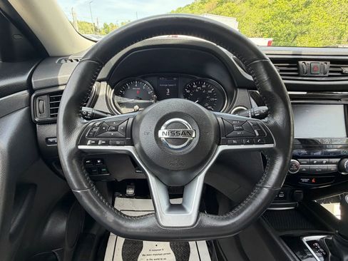 Used 2018 Nissan Rogue SV AWD/4WD image 27