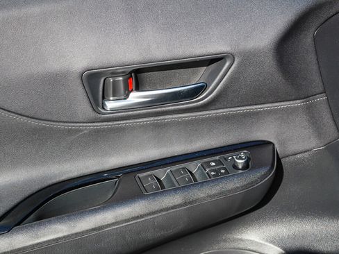 Certified 2021 Toyota Venza LE image 11