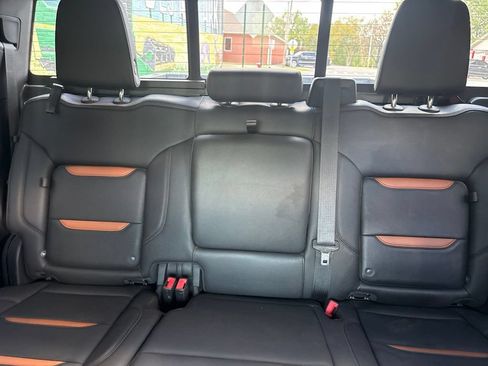 Used 2022 GMC Sierra 1500 AT4 w/ AT4 Preferred Package AWD/4WD image 18