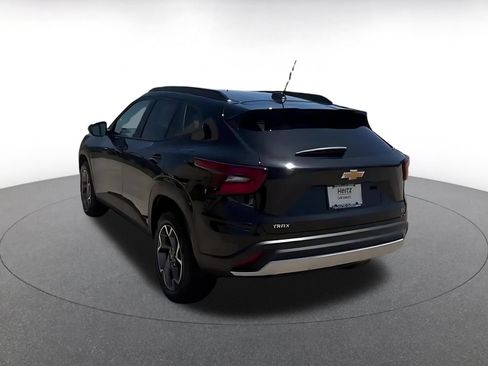 Used 2025 Chevrolet Trax LT FWD image 10
