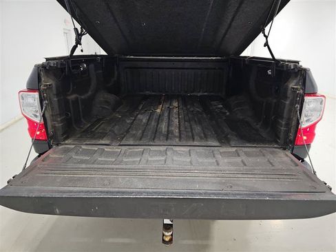 Used 2019 Nissan Titan SV w/ SV Convenience Package AWD/4WD image 7