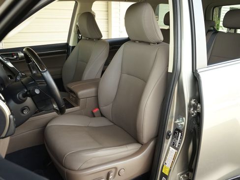 Used 2022 Lexus GX 460 Premium w/ Premium Plus Package AWD/4WD image 3