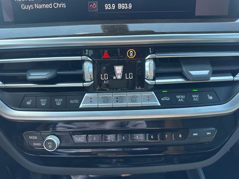 Used 2024 BMW X4 xDrive30i image 21