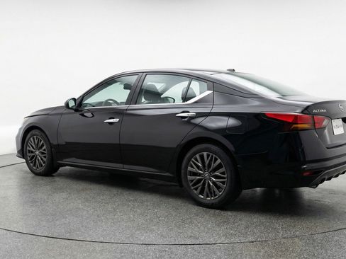 Used 2025 Nissan Altima 2.5 SV FWD image 6