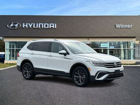 Used 2024 Volkswagen Tiguan SE image 4