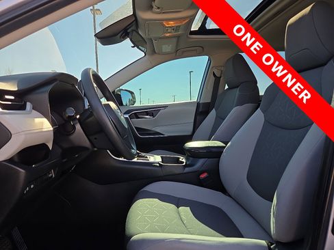 Used 2021 Toyota RAV4 XLE w/ Convenience Package image 15