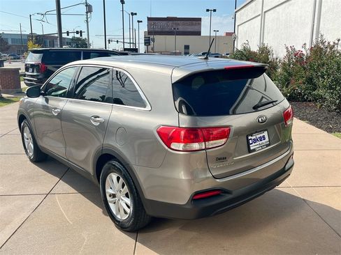 Used 2018 Kia Sorento L image 4