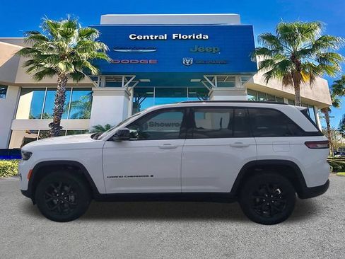 Certified 2025 Jeep Grand Cherokee Altitude AWD/4WD image 8