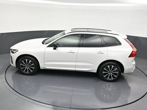 Used 2024 Volvo XC60 B5 Plus image 19