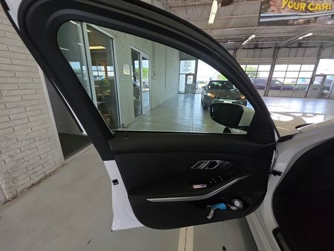 Used 2019 BMW 330i Sedan w/ Convenience Package RWD image 8