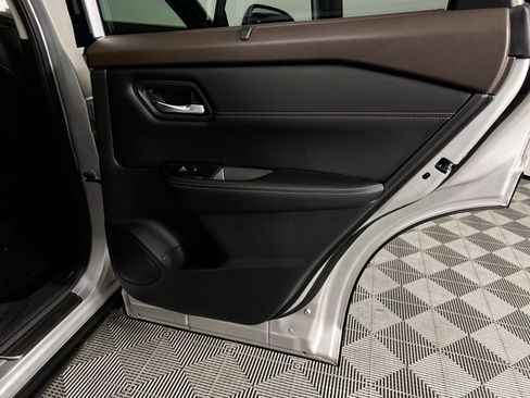 Used 2023 Nissan Rogue SL w/ SL Premium Package image 31