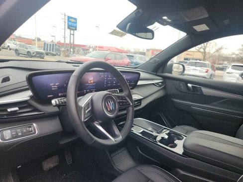 Used 2025 Buick Enclave Preferred image 9
