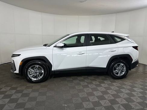 Certified 2025 Hyundai Tucson SE image 6