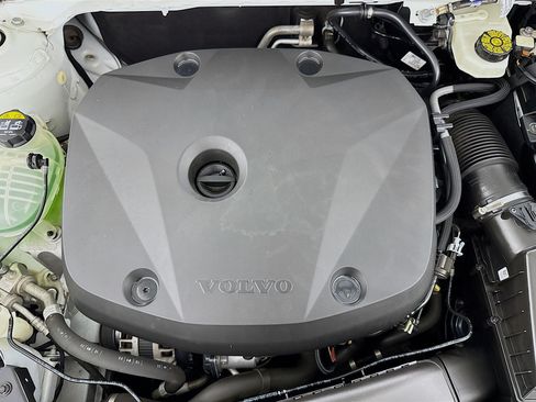Used 2022 Volvo XC40 T5 Momentum AWD/4WD image 37