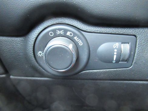 Used 2023 Dodge Durango GT image 28