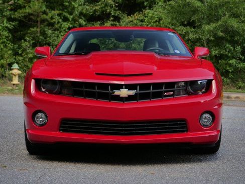 Used 2010 Chevrolet Camaro SS w/ RS Package RWD image 3