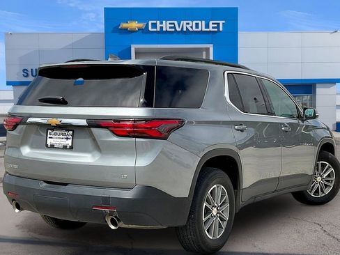 Used 2023 Chevrolet Traverse LT FWD image 2