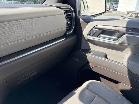 Used 2022 Chevrolet Silverado 1500 LTZ w/ LTZ Convenience Package II RWD image 30